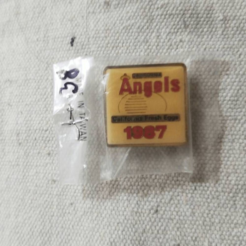 California Angels California Fresh Eggs 1987 vintage Lapel Pin 38
